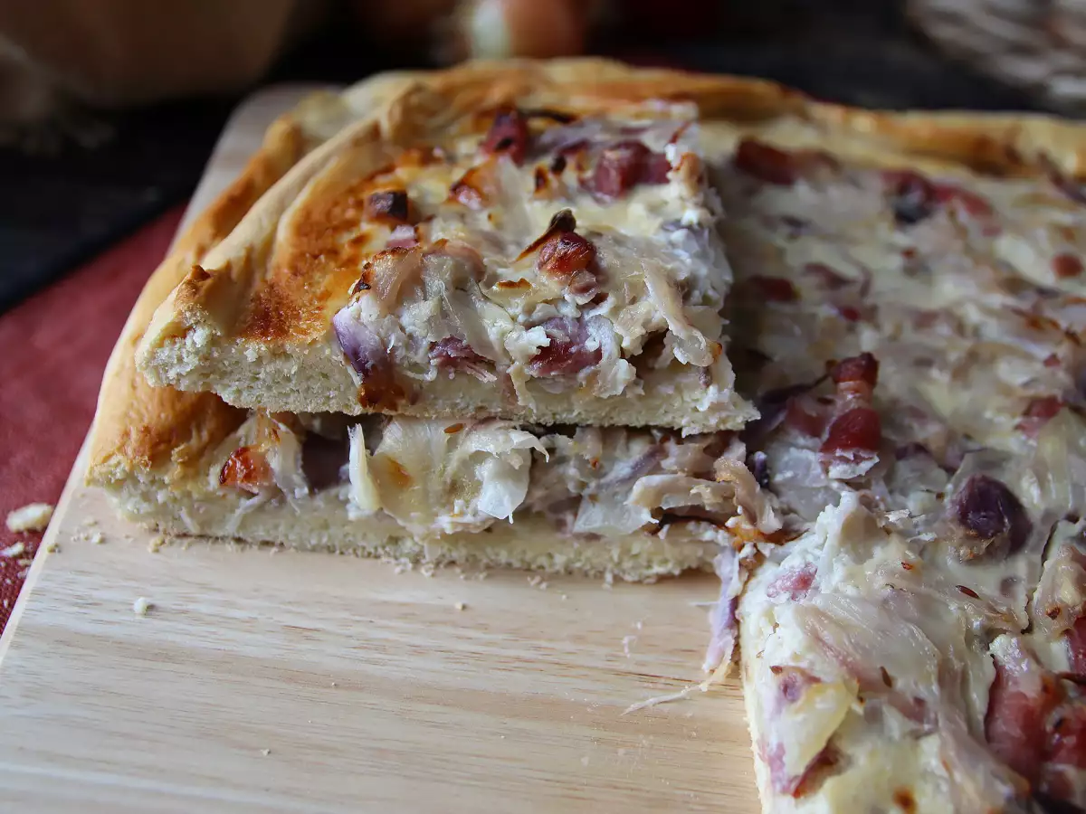Zwiebelkuchen: den tyske tærte med bløde løg og bacontern - foto 3